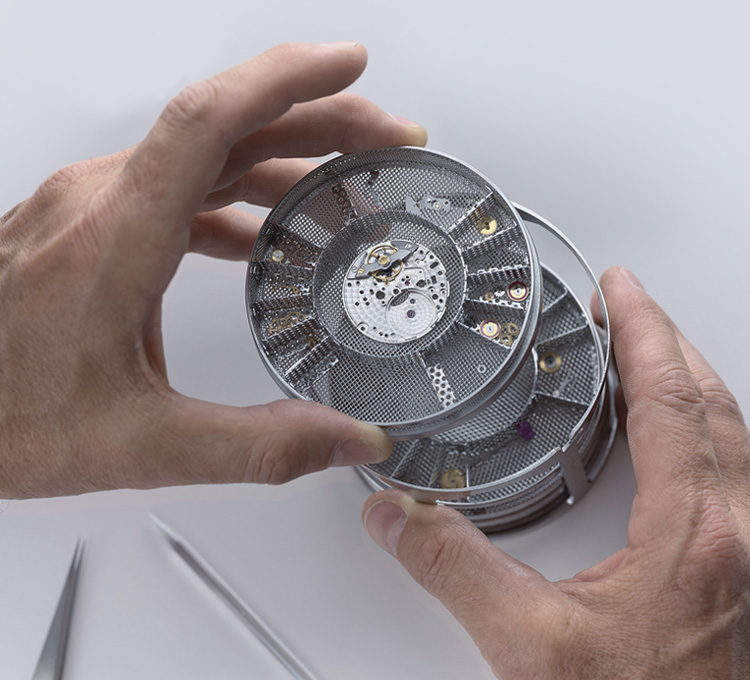 CLEANING OF THE COMPONENTS